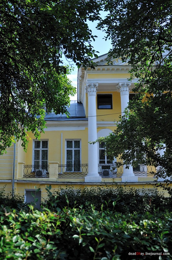 усадьба Соллогуба (городская усадьба Долгоруких или Дом Ростовых) на ул. Поварская д.52