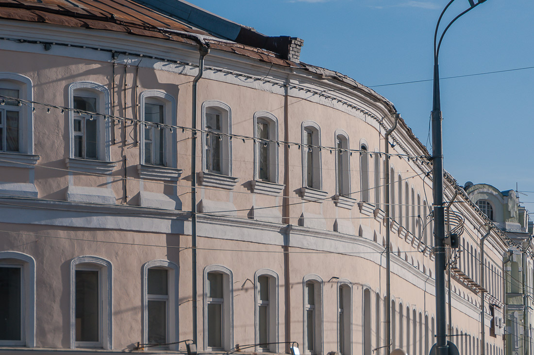 Муниципальное предприятие Дом (Новая гостиница Лавры), 1863 г., архитектор И.А. Малышев, проспект Красной Армии д.140, фотографии до пожара