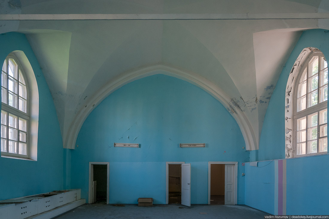 Петергофские конюшни