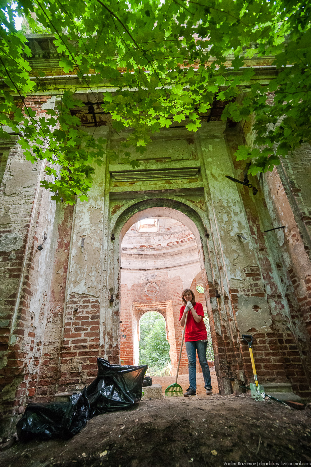 Усадебные волонтеры. Субботник на могиле В.И. Баженова, Старое Глазово, Горки