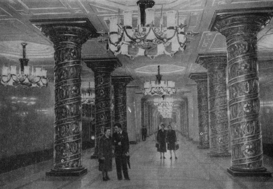 Дайджест по аудиогидам izi.TRAVEL #3. Лучшие пешеходные экскурсии Санкт-Петербурга