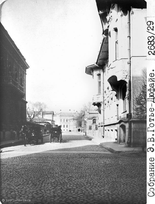 усадьба Волчкова на ул. Поварская д.42-44 и особняк Миндовского