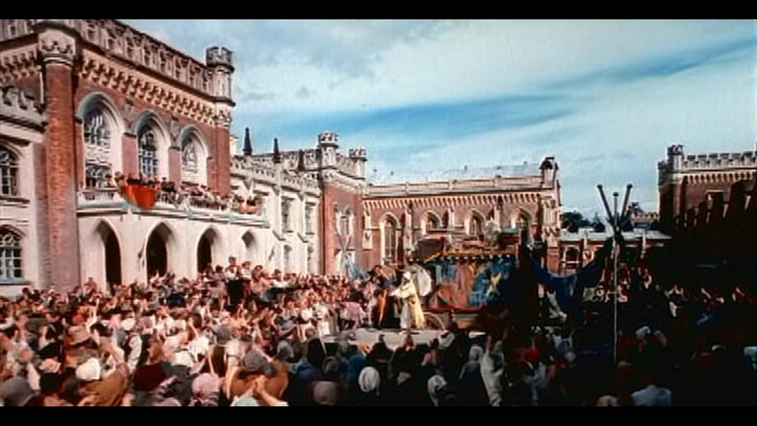 фильм Три толстяка (1966), Петергофские конюшни, Санкт-Петербург.