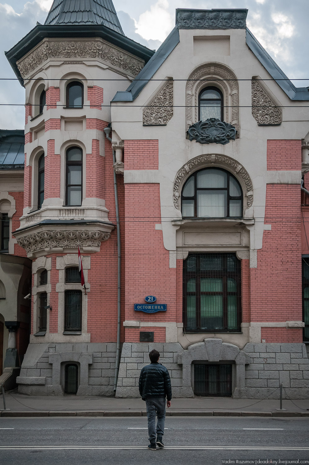 Особняк Льва Кекушева на Остоженке, установка льва