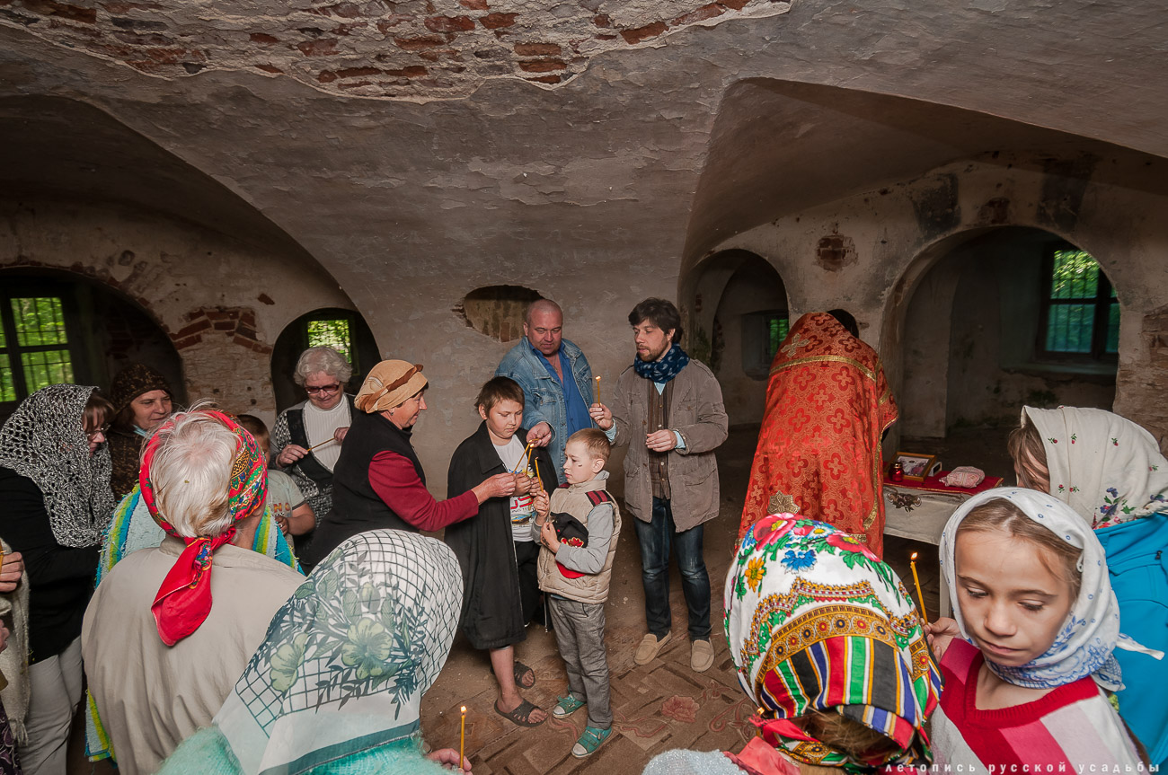 усадьба Никольское-Черенчицы, мавзолей Львовых, храм св. Николая