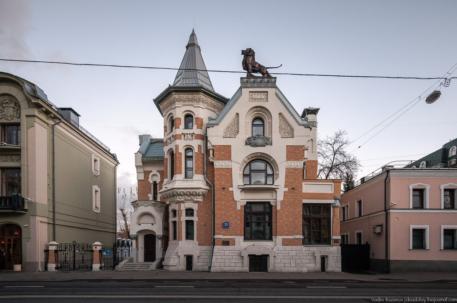 Особняк Льва Кекушева на Остоженке, установка льва