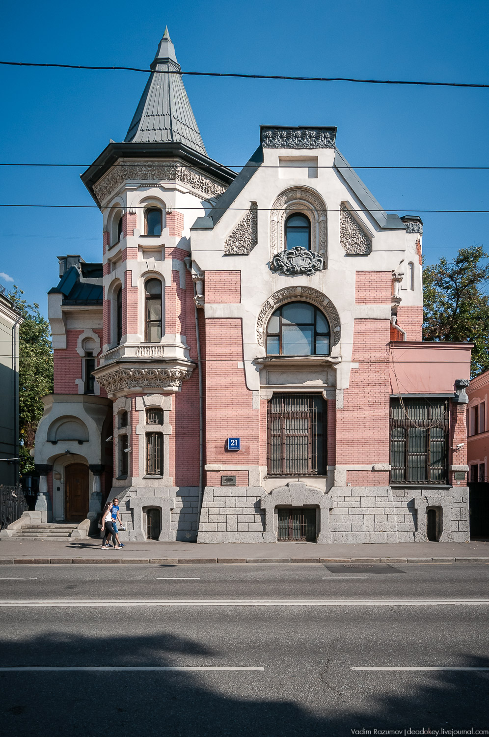 Особняк Льва Кекушева на Остоженке, установка льва