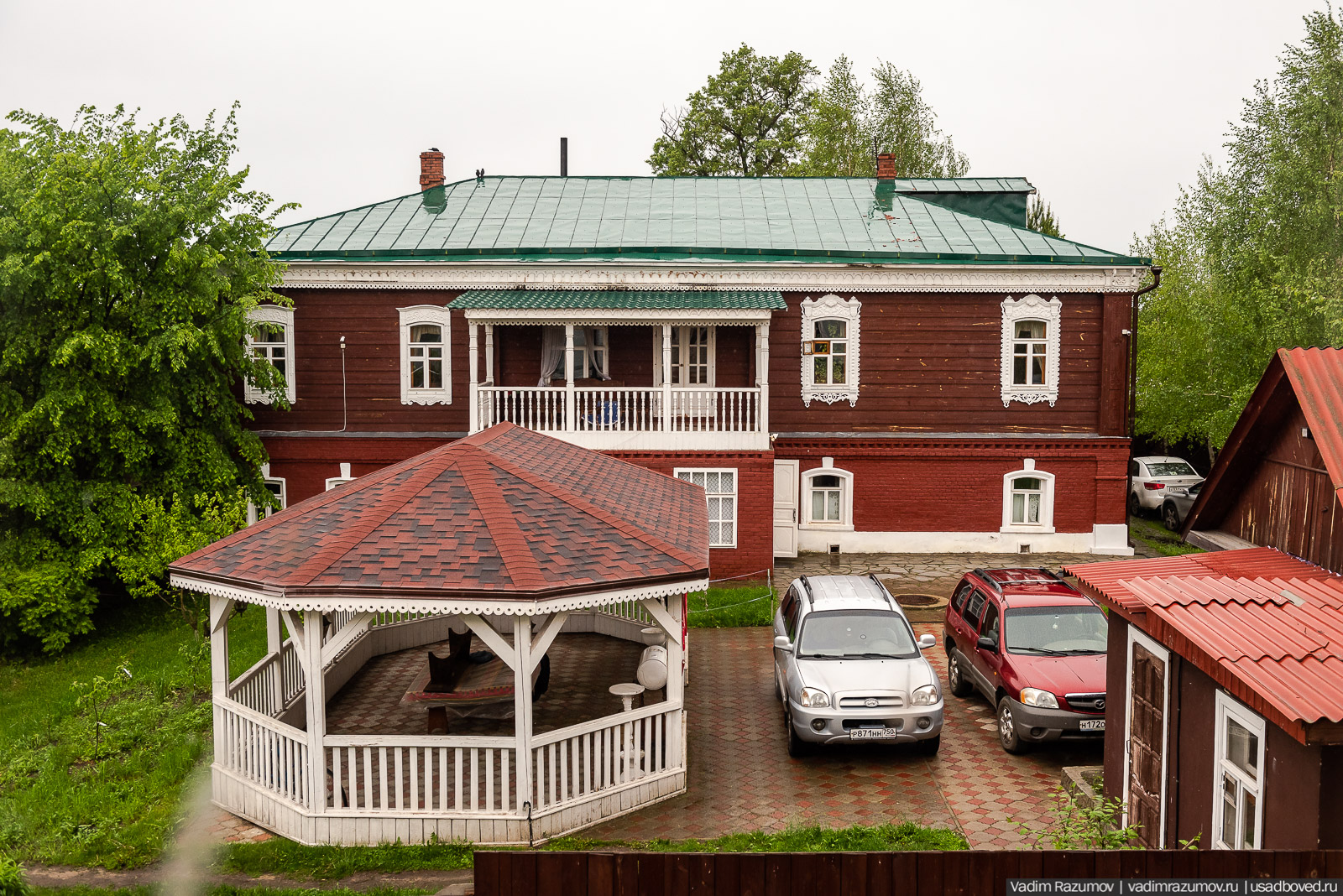 Усадьба фабриканта Думнова в Заречье, Владимирская область. Цветение сирени, сады