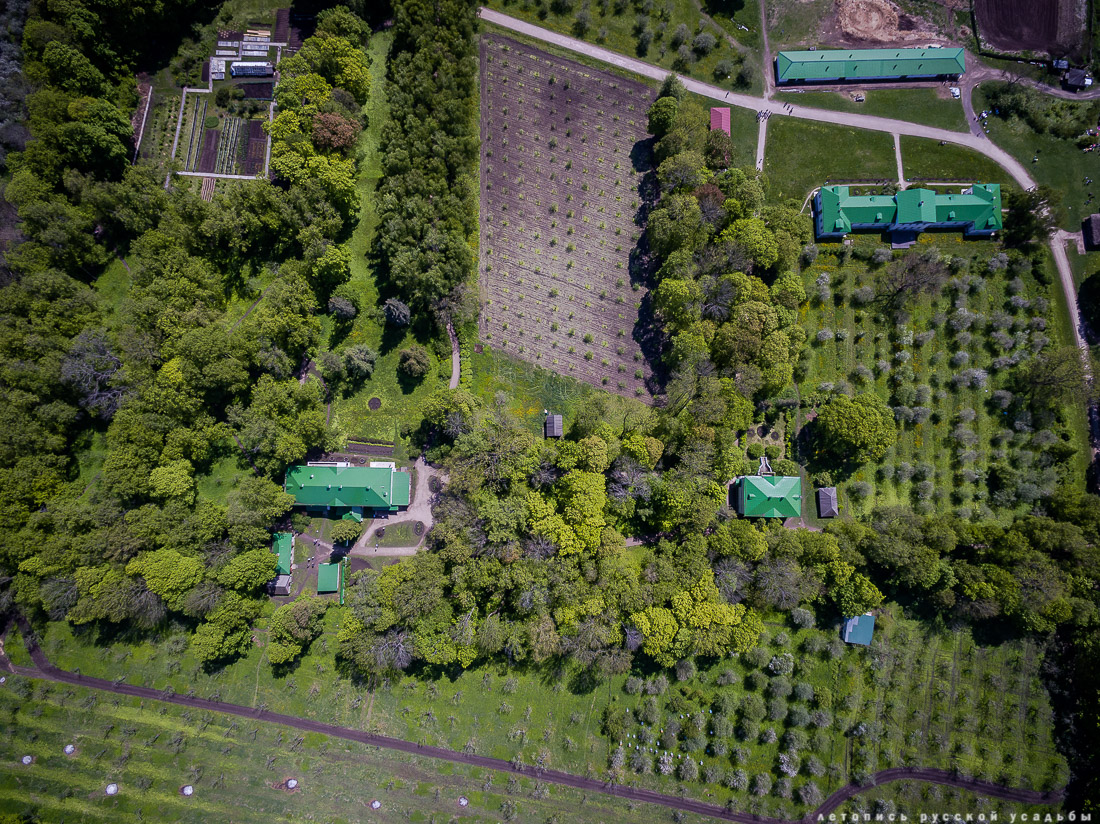 В гости с дроном к Л.Н. Толстому в усадьбу Ясная Поляна, Тульская область, Щекинский район, дер. Ясная Поляна