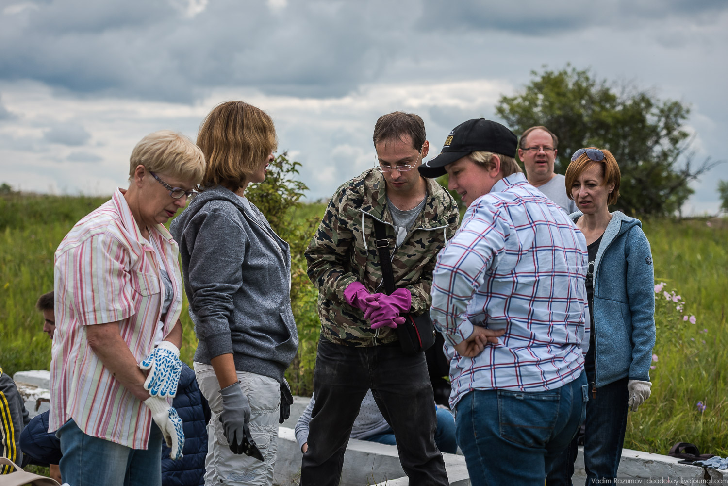 Усадебные волонтеры. Субботник на могиле В.И. Баженова, Старое Глазово, Горки