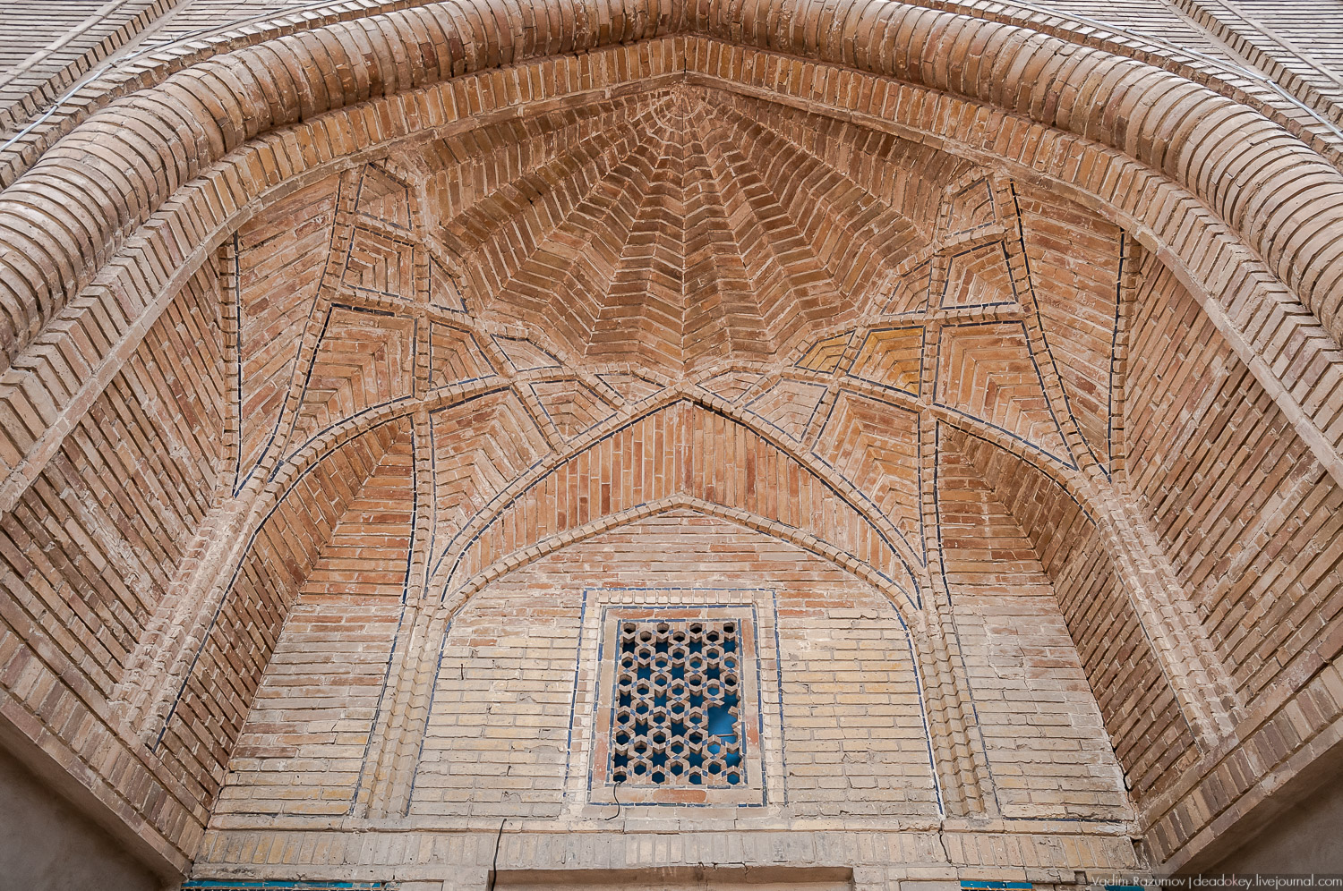 Узбекистан, Бухара и Самарканд, потолки, рельефная майлока, изразцы