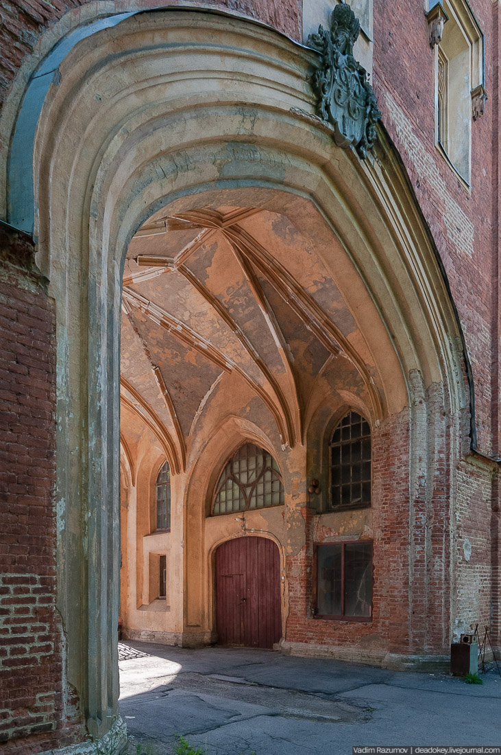 Петергофские конюшни