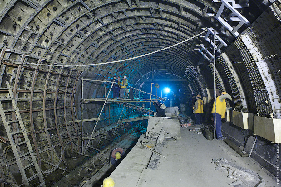 (c) www.metro.ru, Russos, 2010